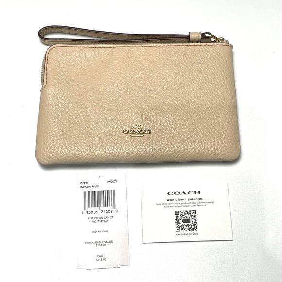 Coach X Peanuts Corner Zip Wristlet W/ Snoopy & Friends Peanuts Motif - Picture 8 of 10